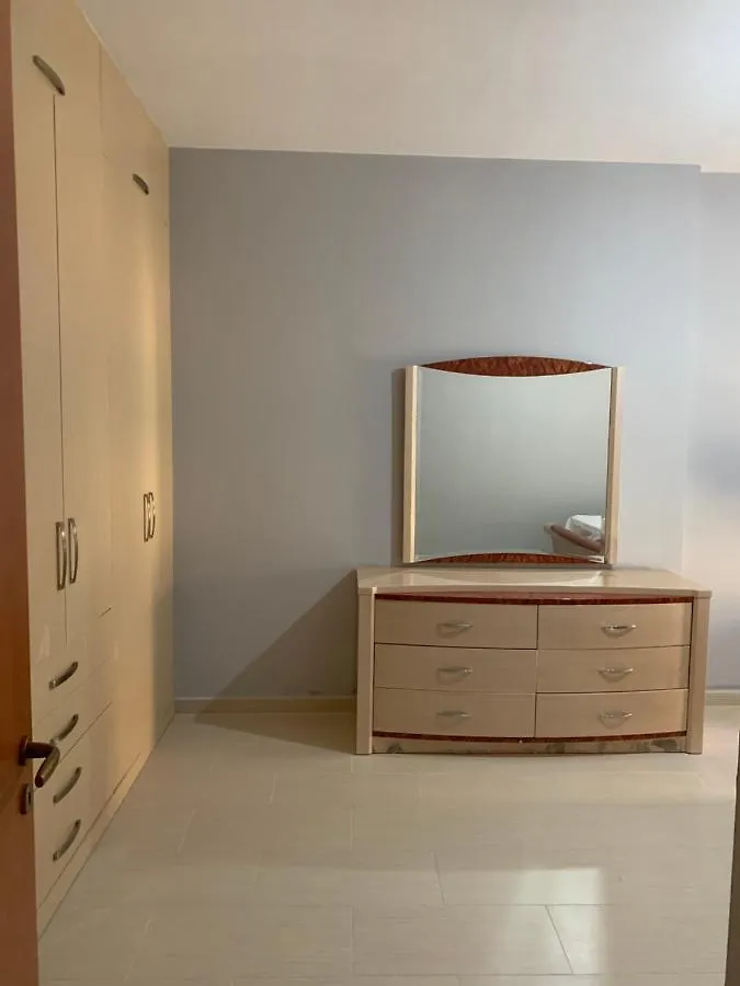 Lovely And Spacious 2-Bed Room Home In Great Location Vlora Apartman