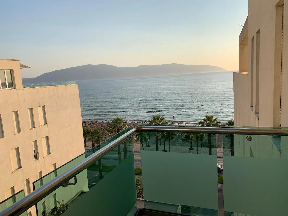 Lovely And Spacious 2-Bed Room Home In Great Location Vlora Apartman