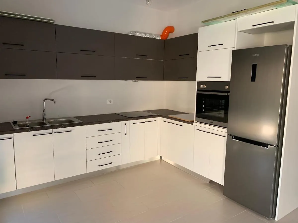 Lovely And Spacious 2-Bed Room Home In Great Location Vlore 0*,